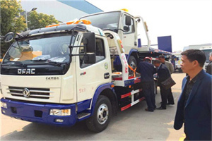 内乡汽车道路救援拖车价格